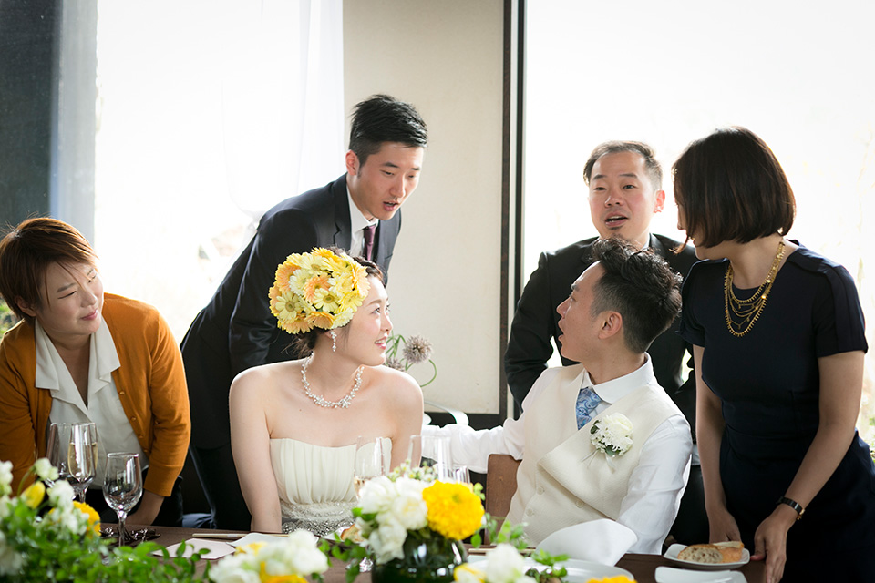 笑顔の新郎新婦